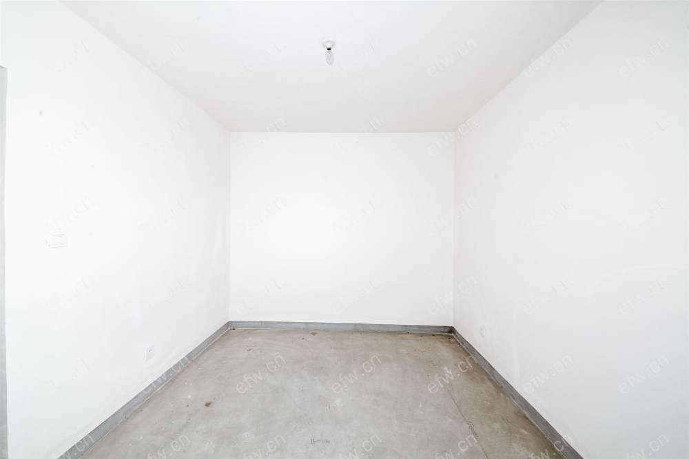 village  精装room房 近地铁口  房东诚售
