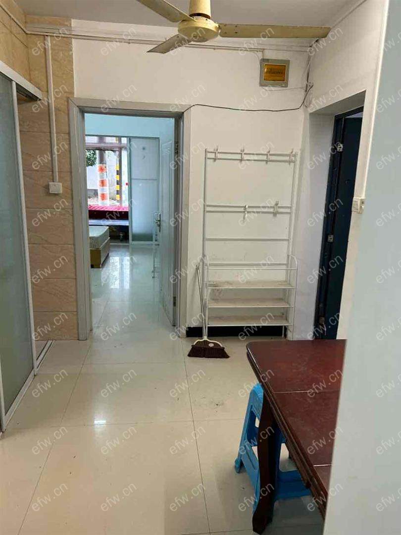 中 南 新 村 1室1厅一楼可以做门面房