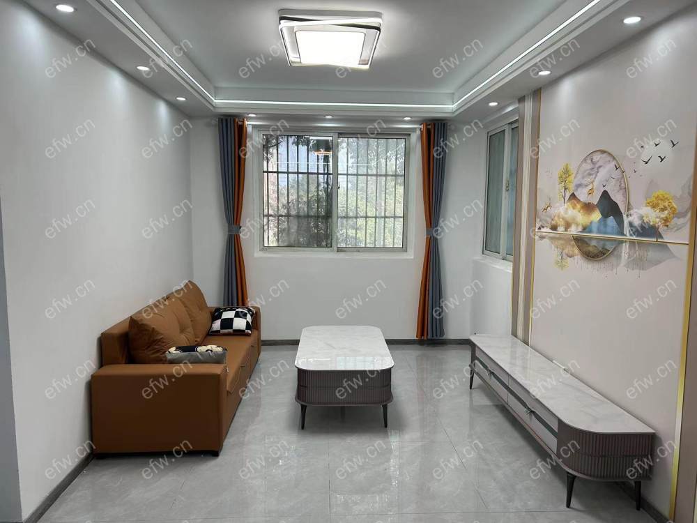 地铁口 简装两房 看房方便