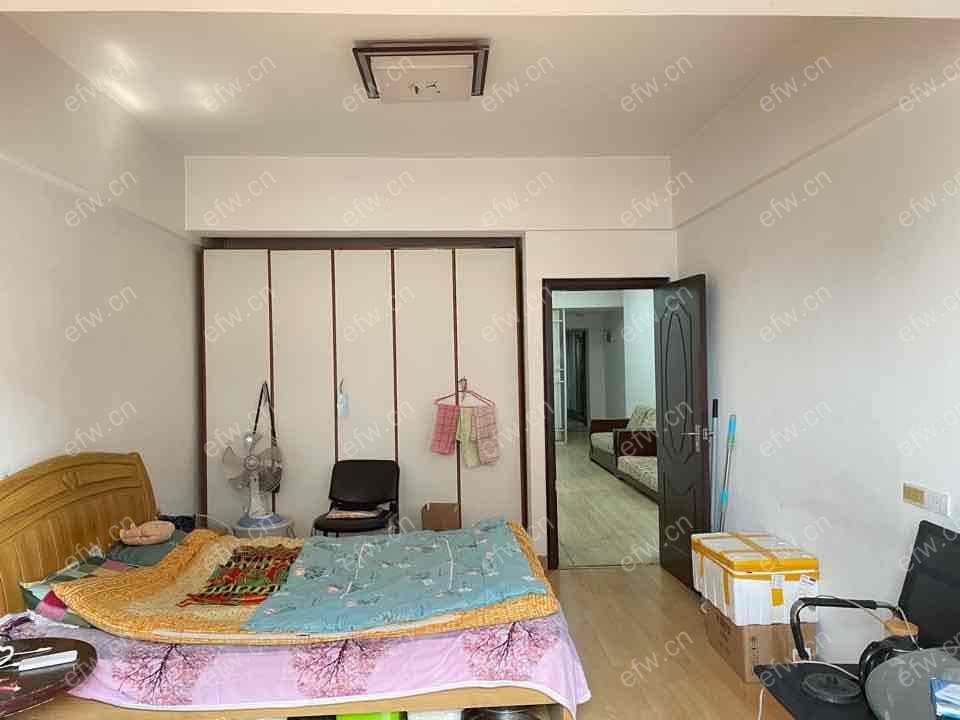 员工宿舍，办公 住人都可以  随时看房