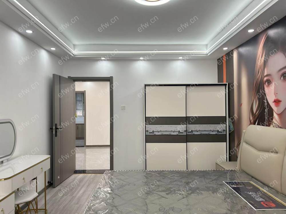 地铁口 简装两房 看房方便