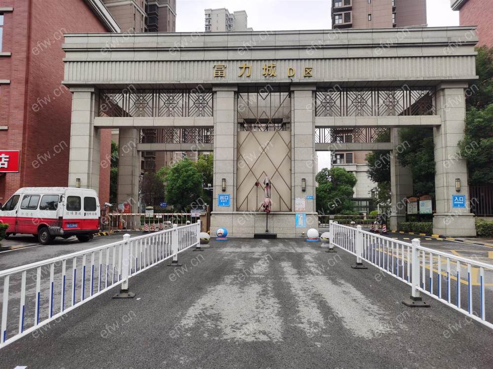 富力城三居室，重新装修后从未住过人，采光绝佳。