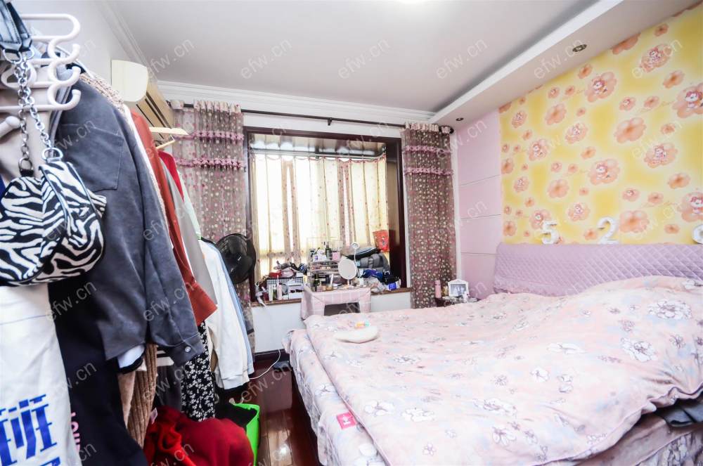 全明东边户room房,village 格局工整合理