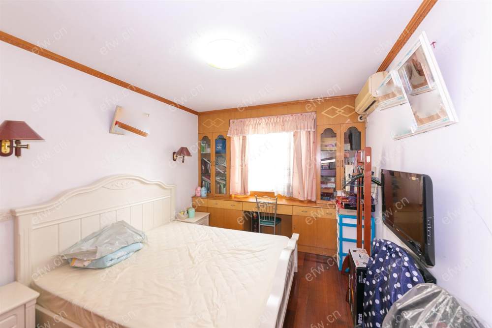 village  精装room房 近地铁口  房东诚售
