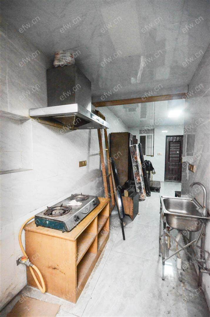 芦庄六区   1楼出售   双开间朝南    双院朝南   朝南双院外还有朝南公共场地院子