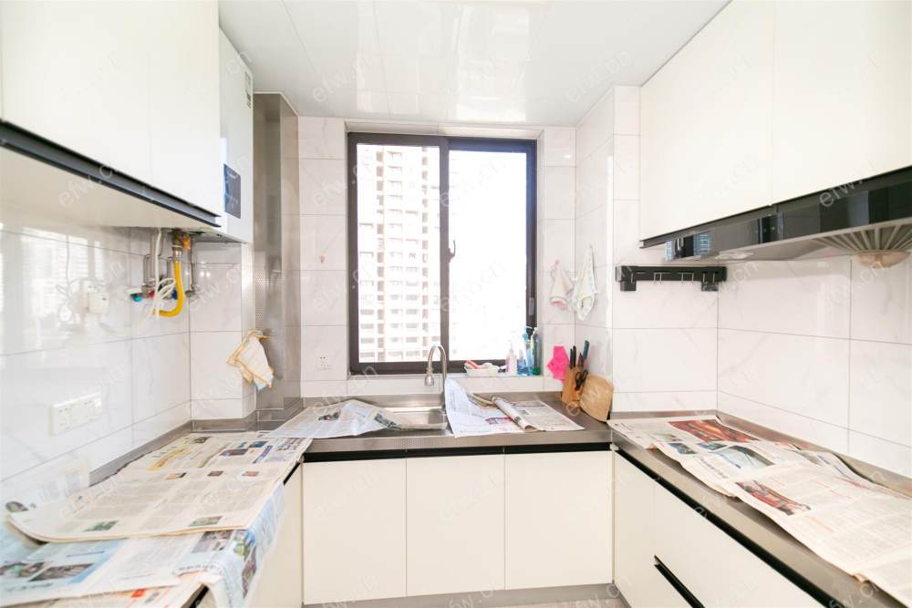 西郊佳苑位置好,环境优雅,92平米精装2房