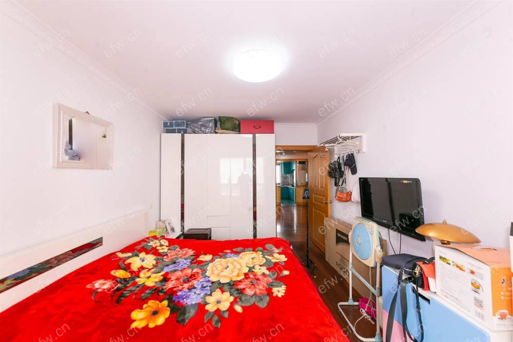 village  精装room房 近地铁口  房东诚售