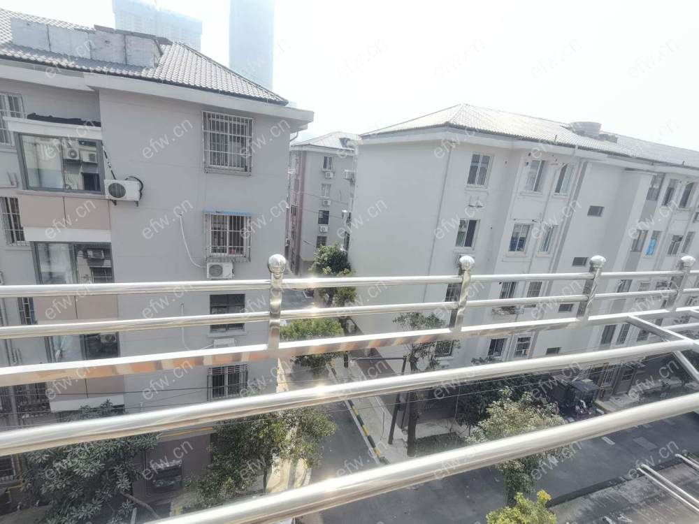 新装修曹张新村 精装修拎包入住 三房本来是自住的