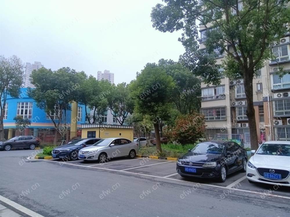 自住装修，房东诚心卖房  瑞星家园（西区40-168）  双阳台 纯毛坯小2房 中间楼层！