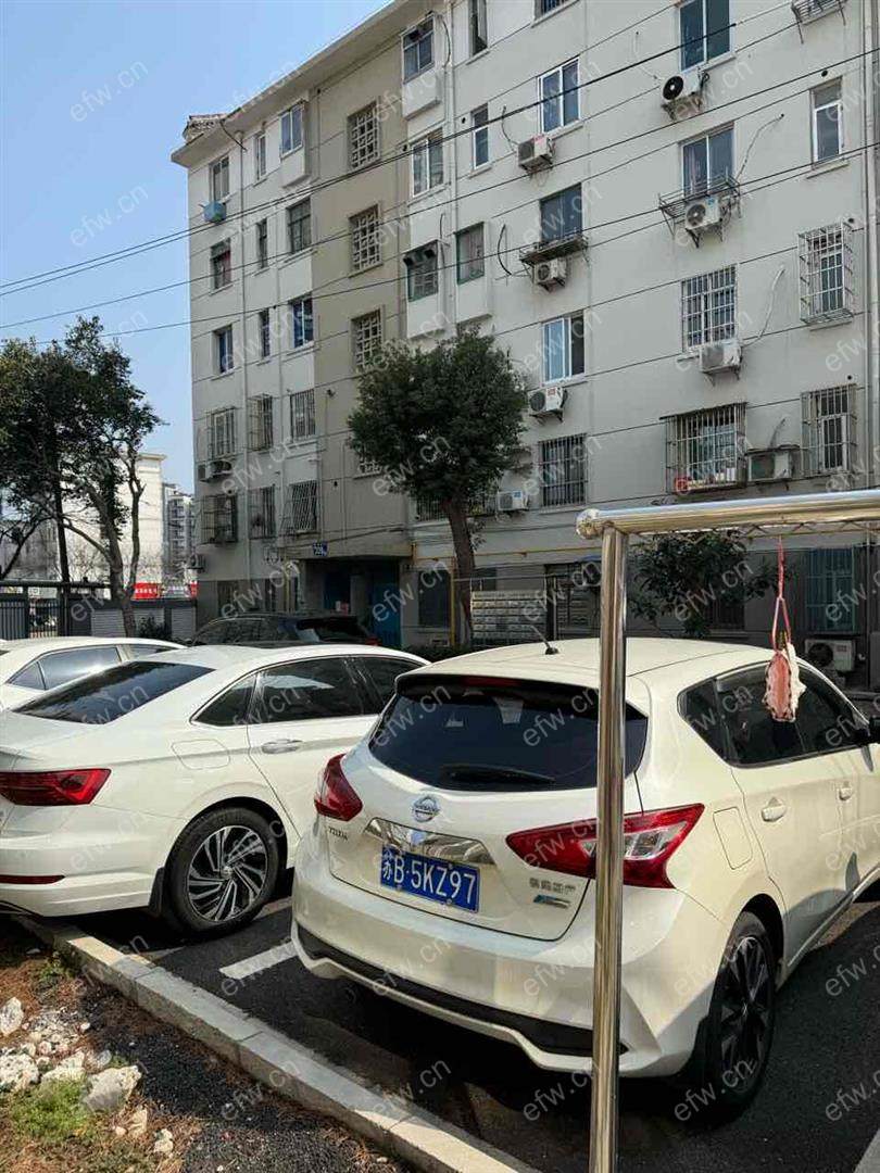 交通方便，拎包入住，采光好，门前一大片院子。靠近通扬路旁边。