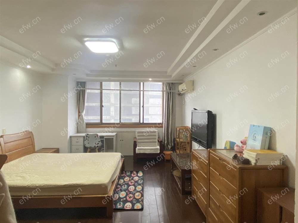 钱龙尊邸精装1室  随时看房 拎包入住