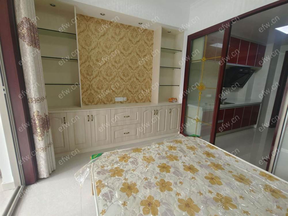 village  精装room房 近地铁口  房东诚售