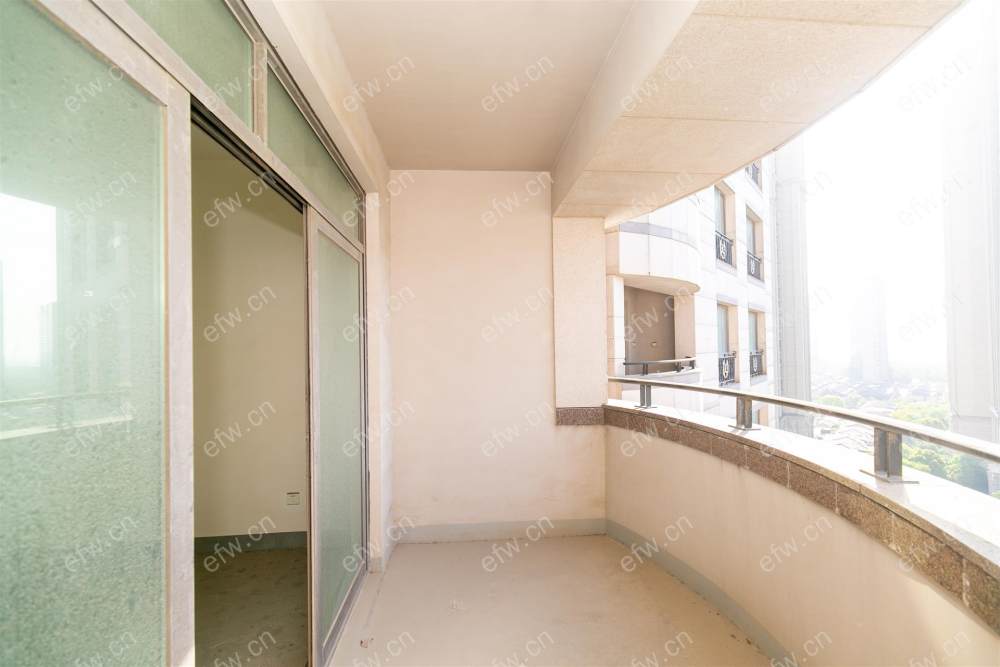 南师大附小蠡湖香榭   纯毛坯两房
