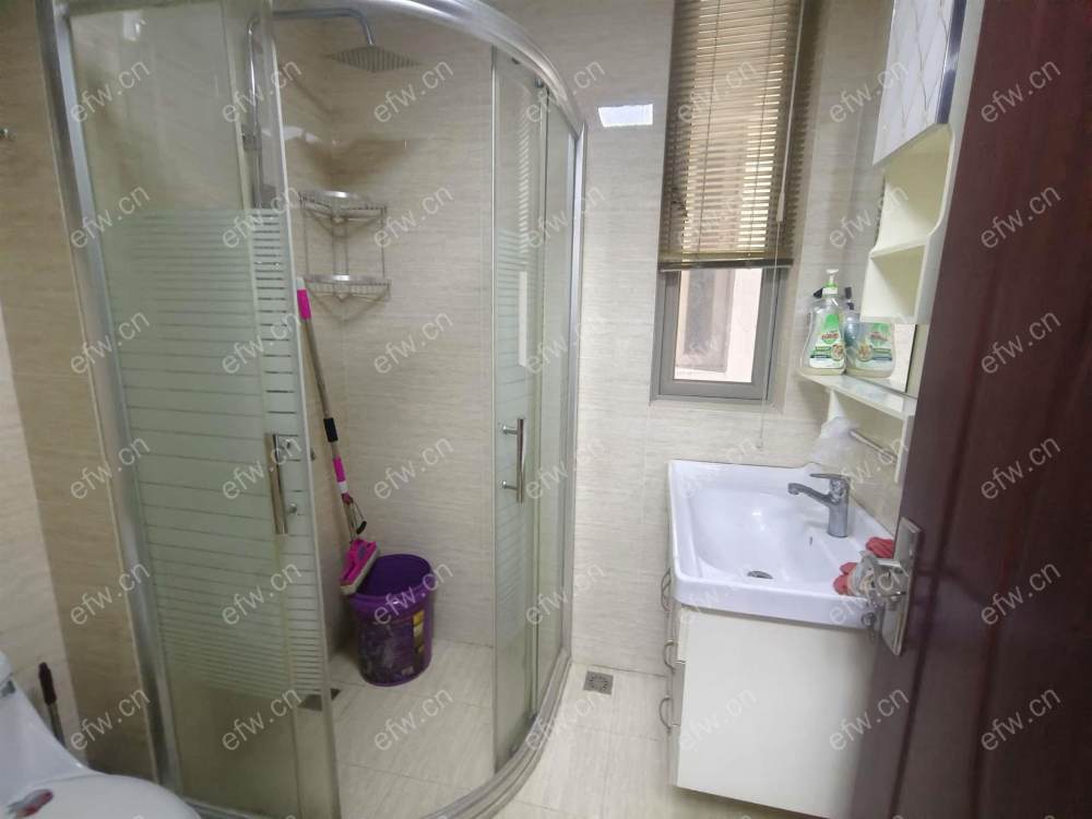 village  精装room房 近地铁口  房东诚售