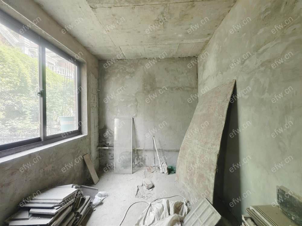 在卖的 看房联系 土建已做好！