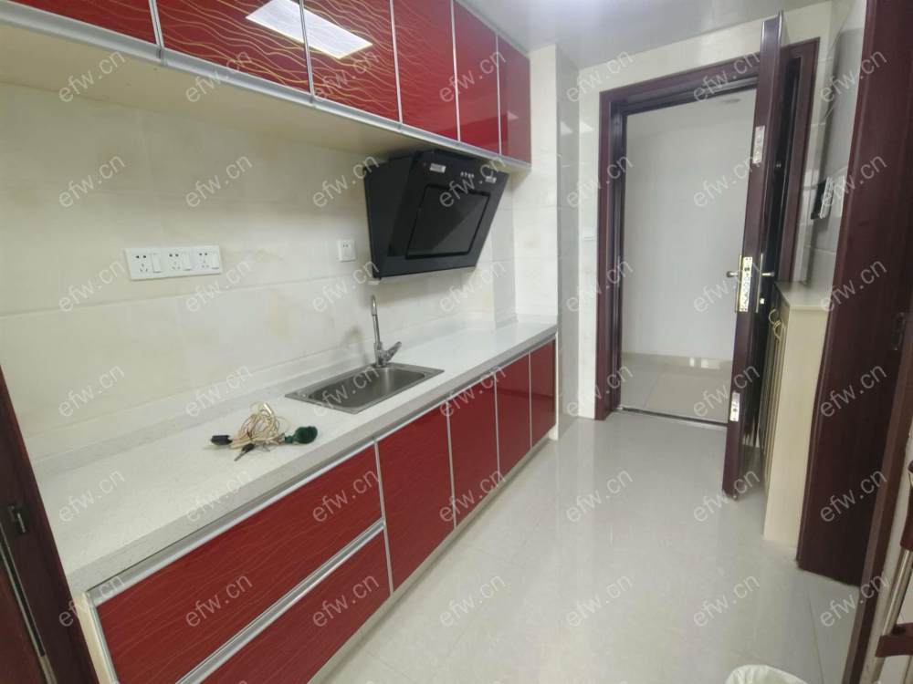 village  精装room房 近地铁口  房东诚售