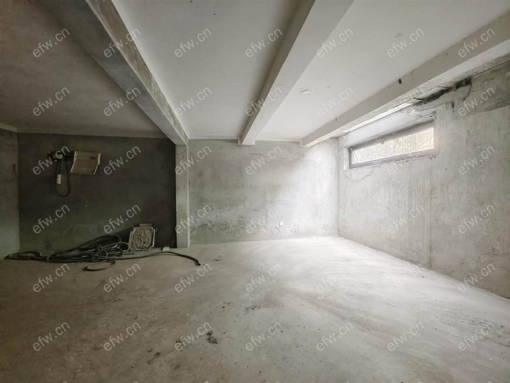 在卖的 看房联系 土建已做好！