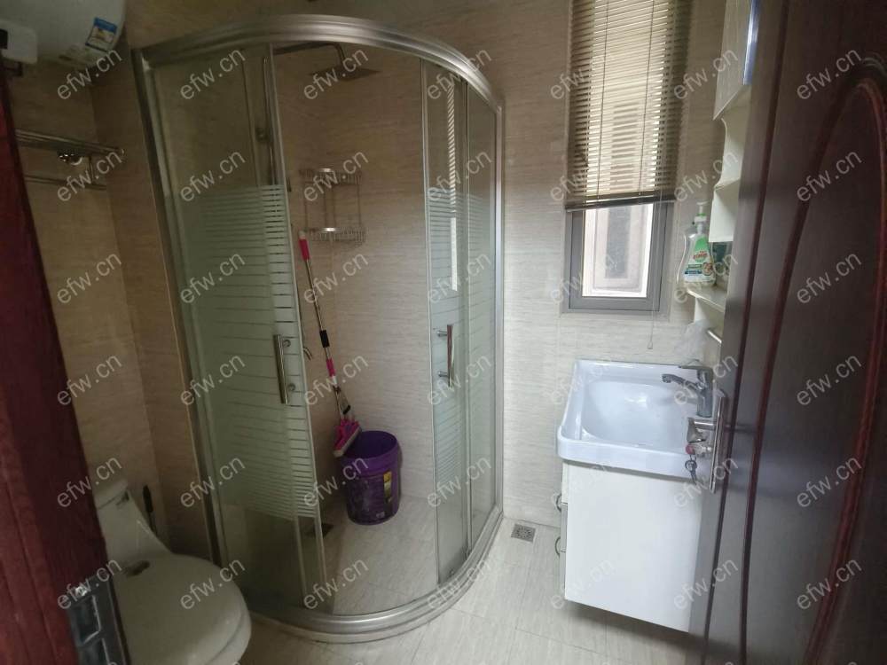 village  精装room房 近地铁口  房东诚售