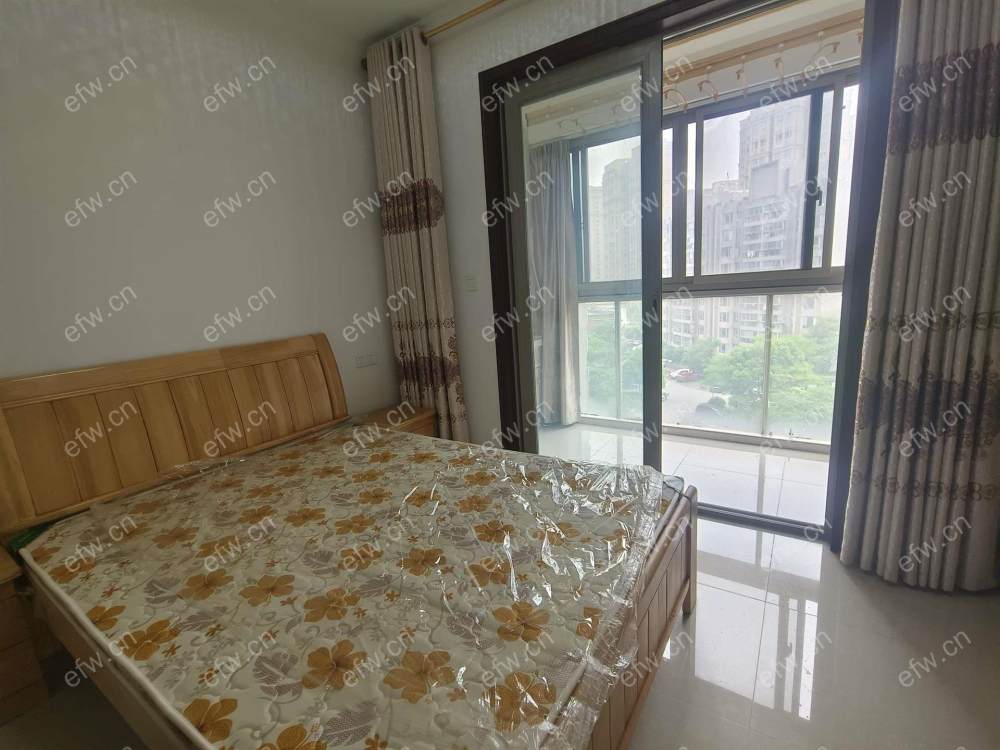 village  精装room房 近地铁口  房东诚售