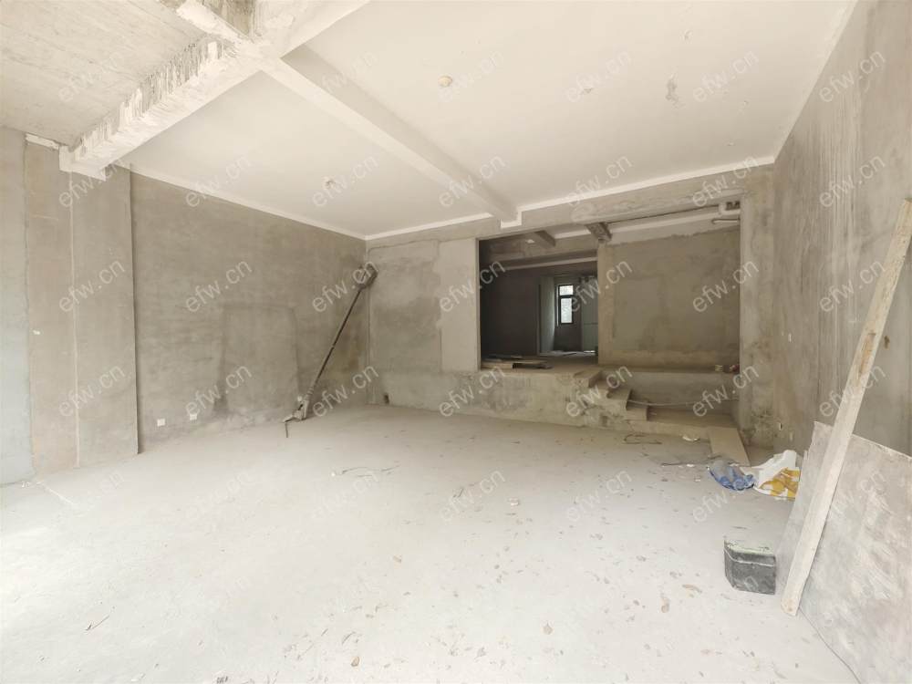在卖的 看房联系 土建已做好！