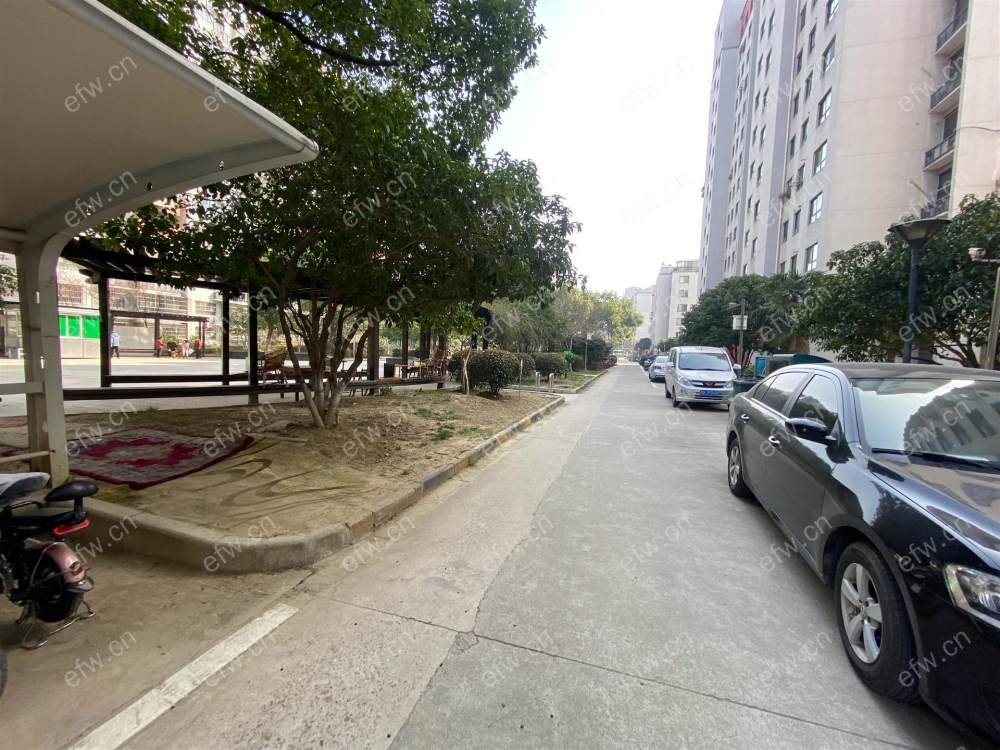 里面有租客，看房预约，房东不在无锡看中价格可谈！