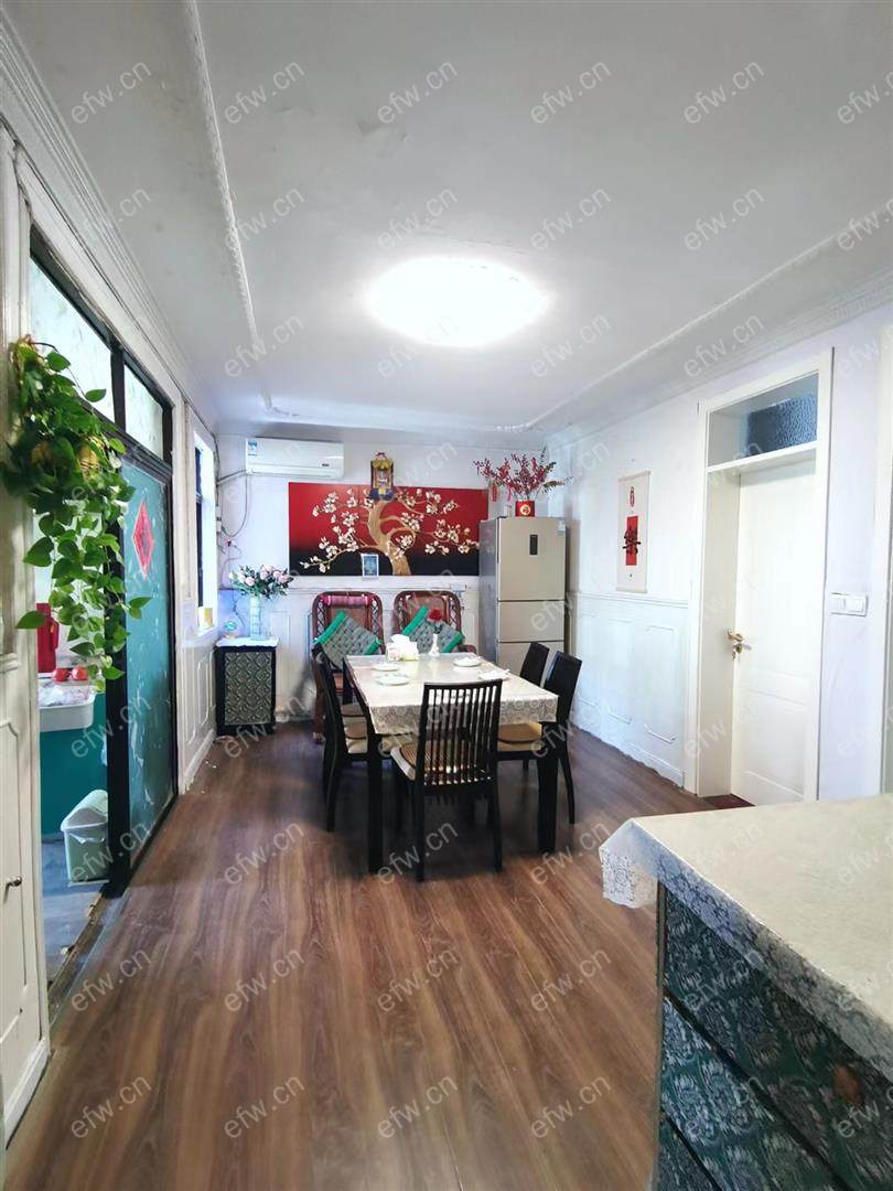 房子刚搬走，之前房东自己住的，保养可以