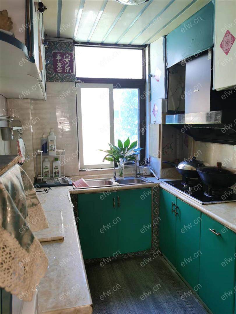 房子刚搬走，之前房东自己住的，保养可以