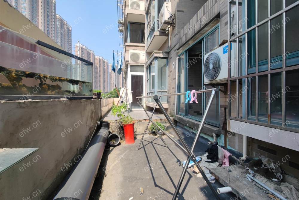 春江花园自住精装三室两厅两卫