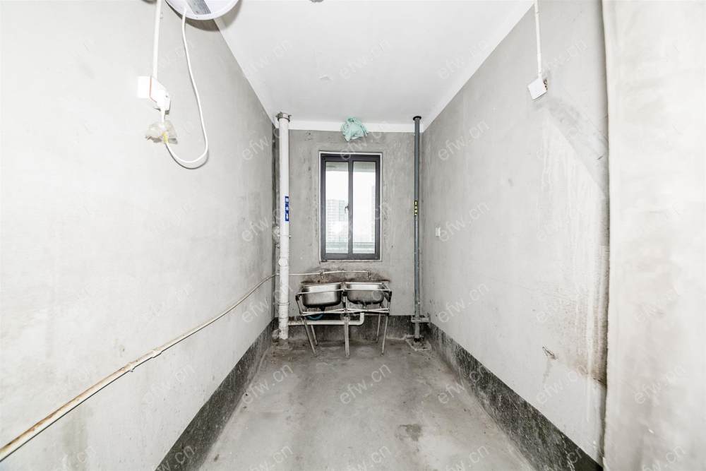 4房豪装拎包即住,融创荣域(溪岸景园二区50-63)尽享优雅品质,多重阳台+飘窗