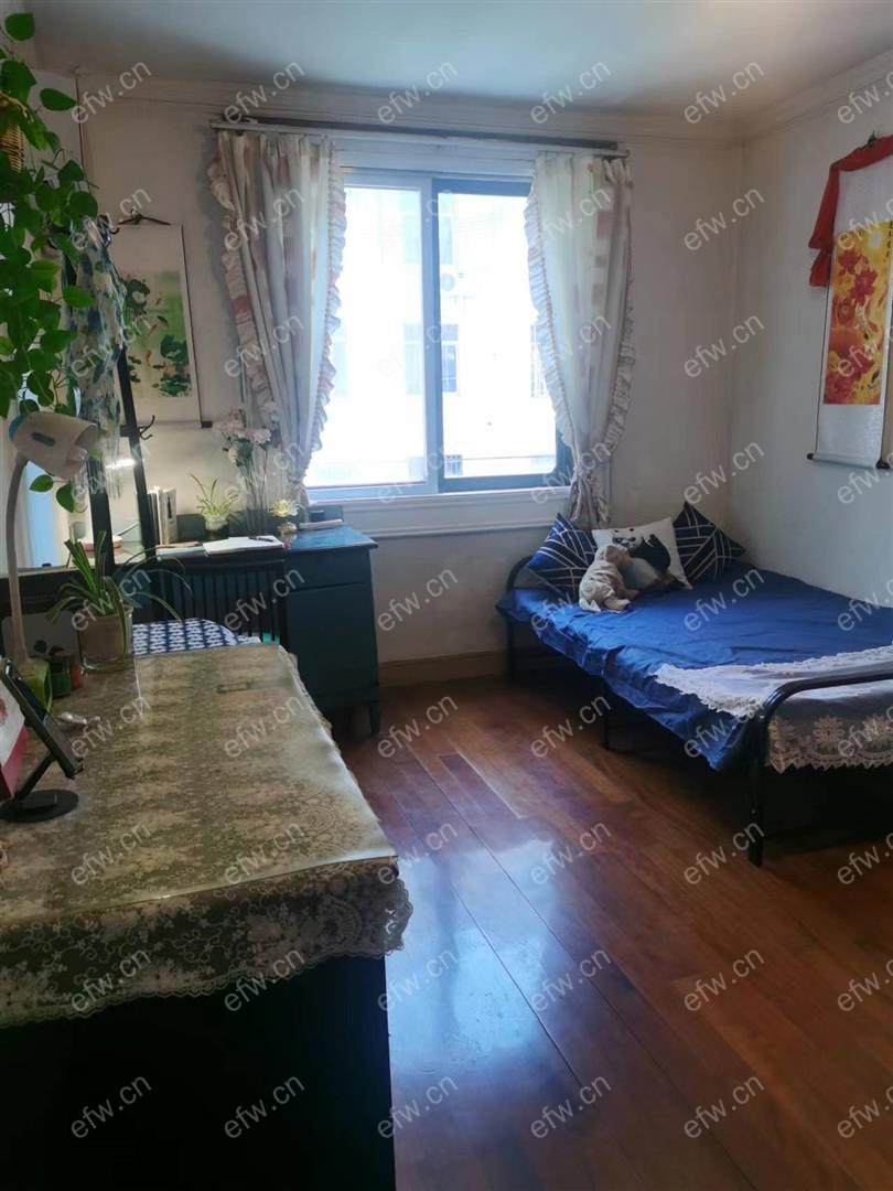 房子刚搬走，之前房东自己住的，保养可以