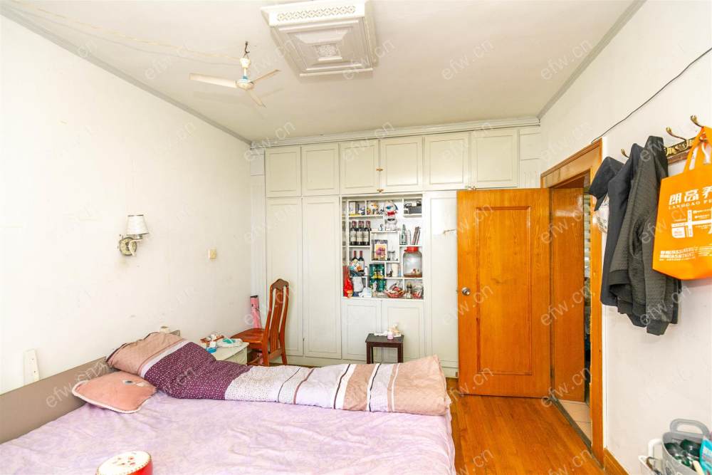 随时看房房东自住装修保养好