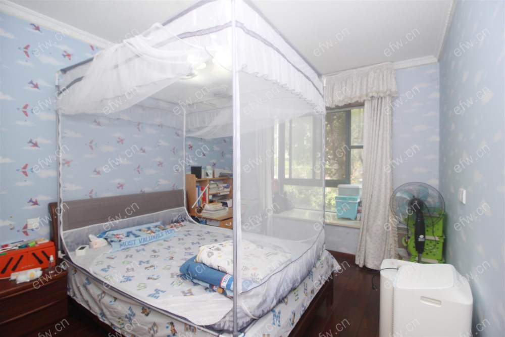 春江花园自住精装三室两厅两卫