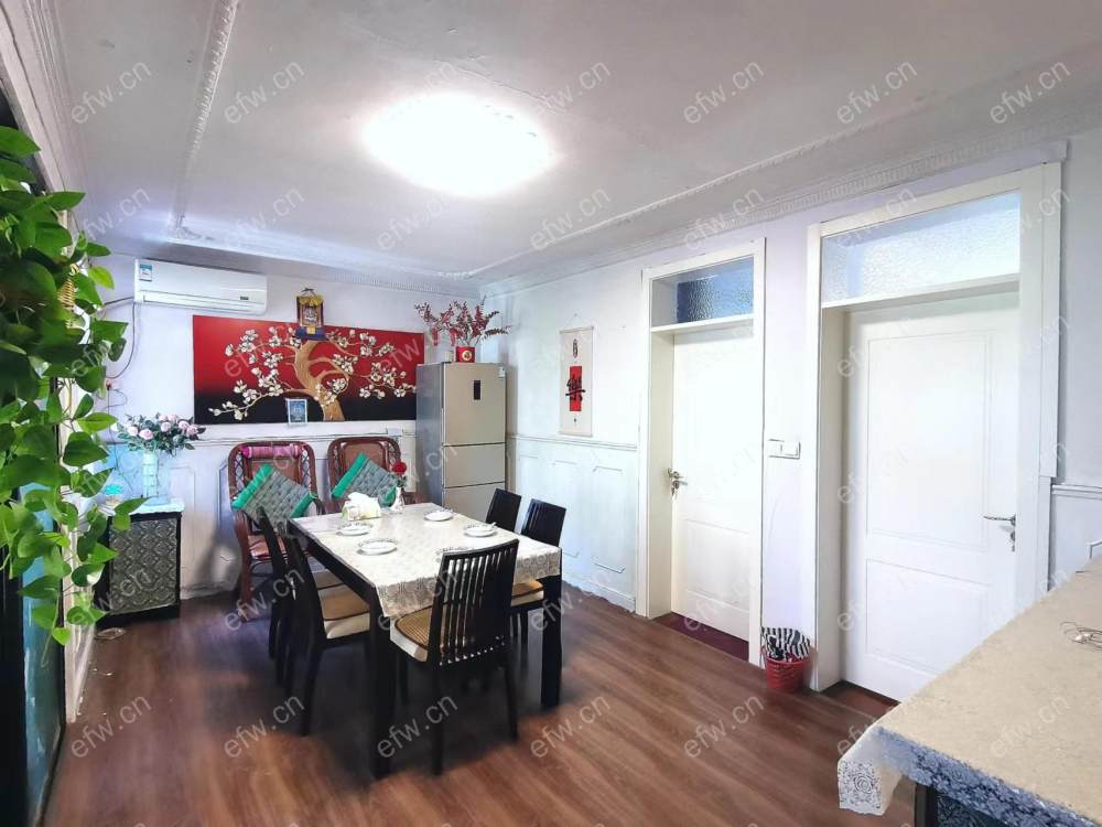 房子刚搬走，之前房东自己住的，保养可以