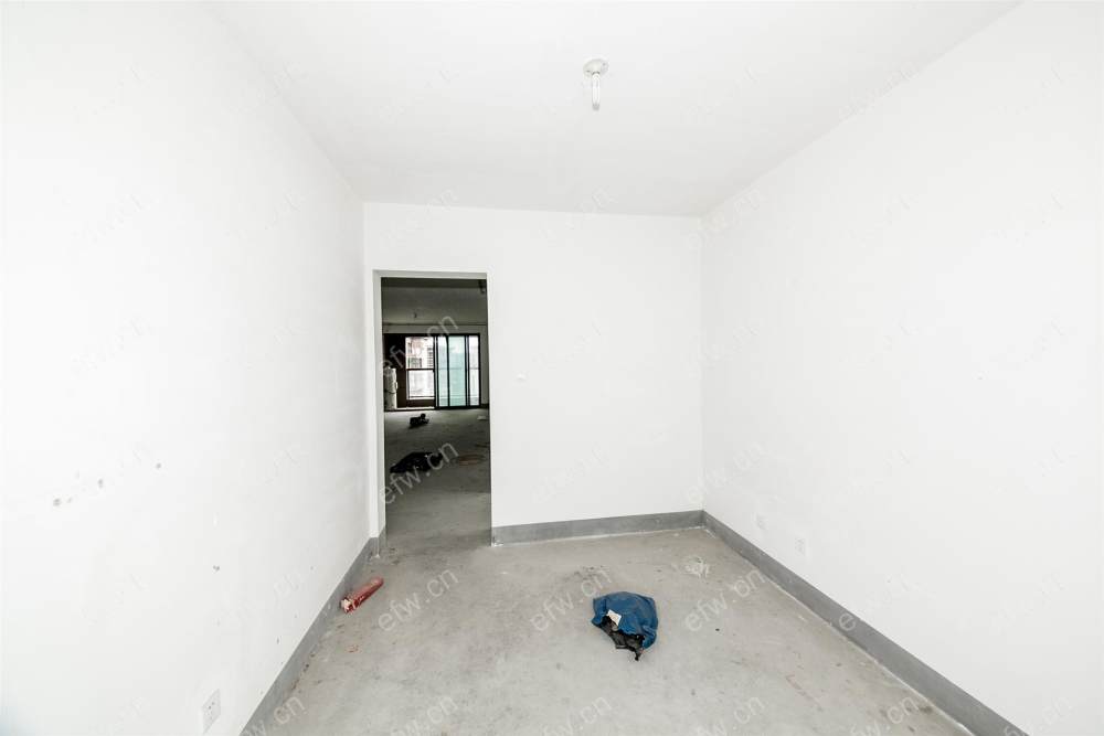 4房豪装拎包即住,融创荣域(溪岸景园二区50-63)尽享优雅品质,多重阳台+飘窗
