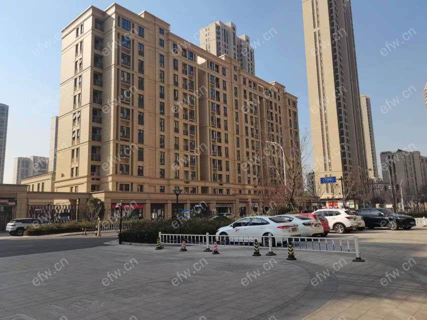 位于四期后排  三开间朝南   精装