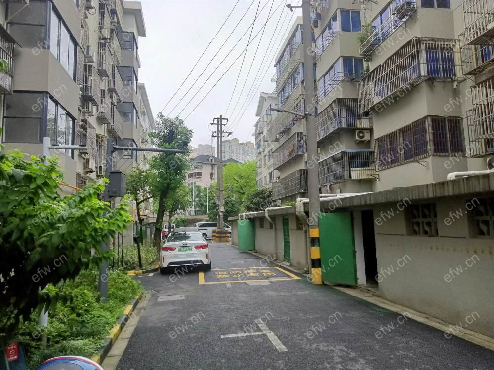 靠南禅寺 地铁沿线 有阁楼 有独立车库