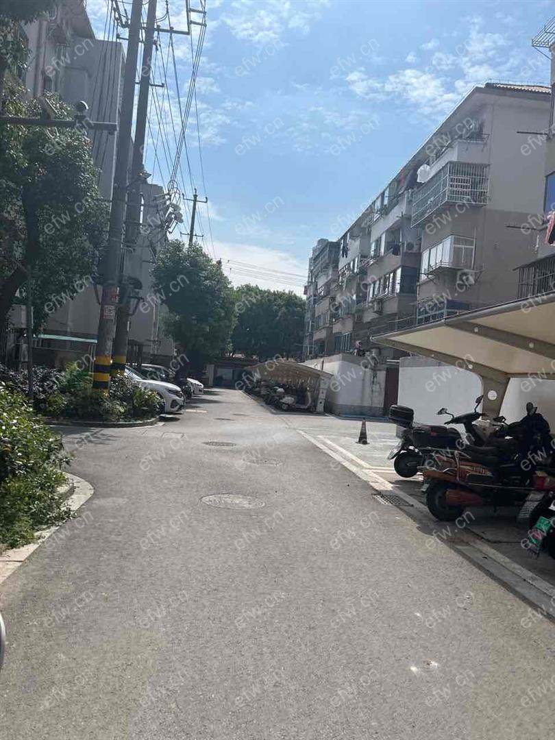 精装修出租 设施齐全 6月初可以看房