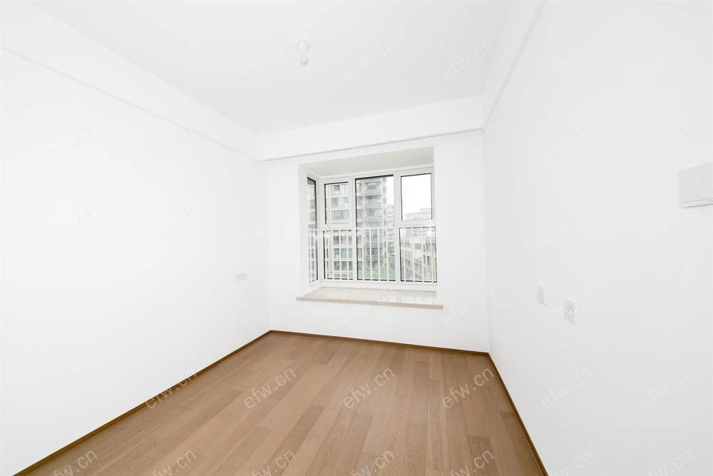 village room房 全明户型 另送家电