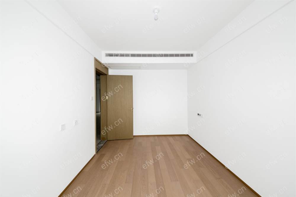 village room房 全明户型 另送家电