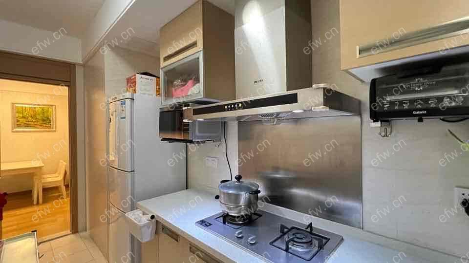 一期 精装自住装修  房东 诚心出售 看房方便