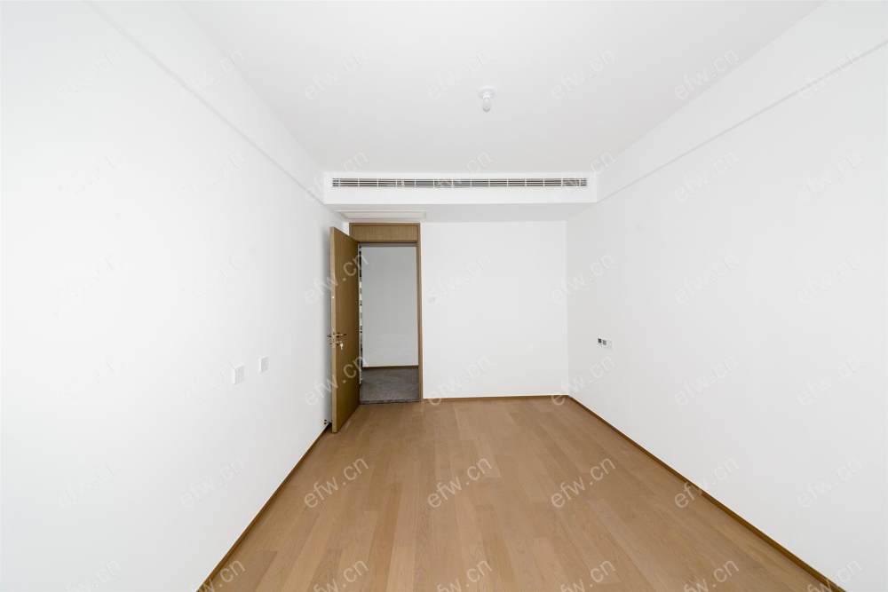 village room房 全明户型 另送家电