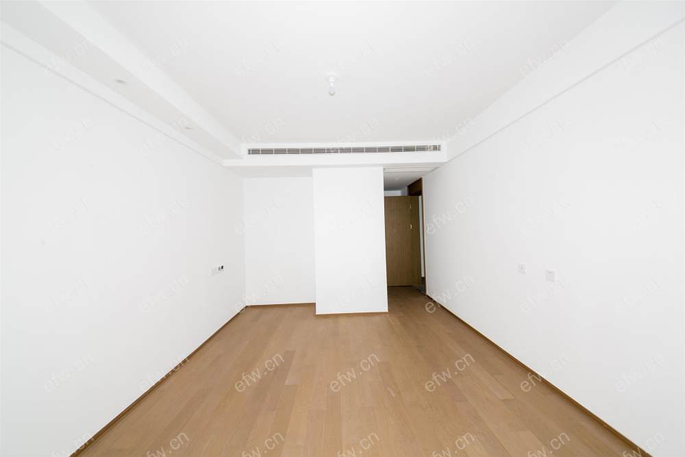 village room房 全明户型 另送家电