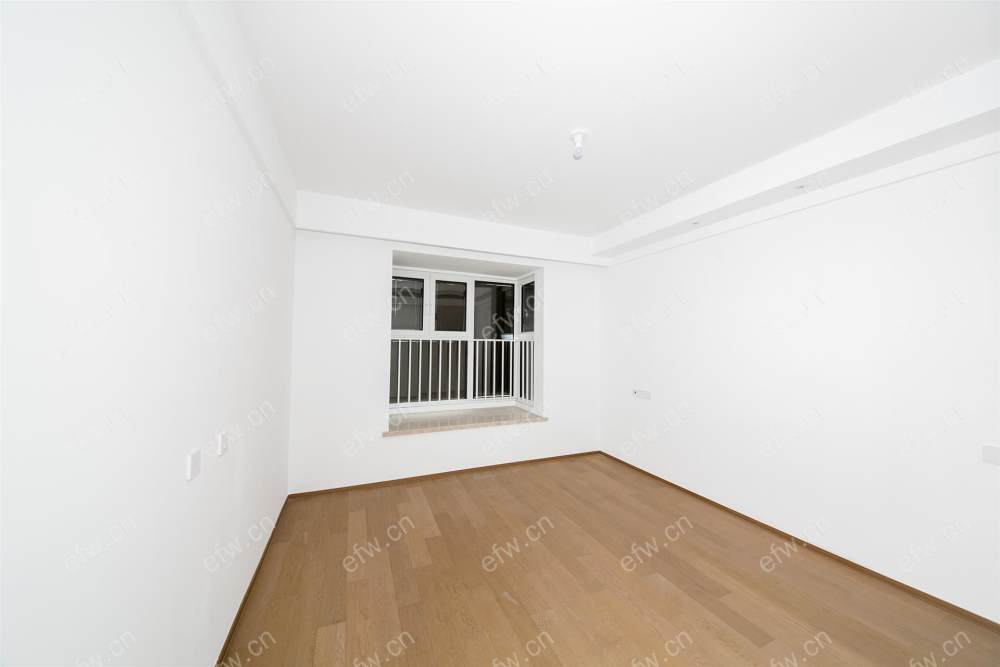 village room房 全明户型 另送家电
