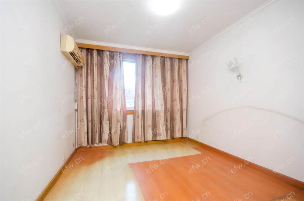 靠南禅寺 地铁沿线 有阁楼 有独立车库