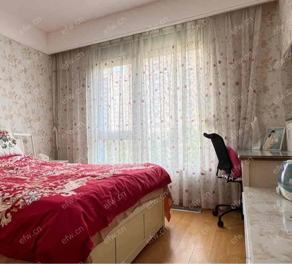 一期 精装自住装修  房东 诚心出售 看房方便