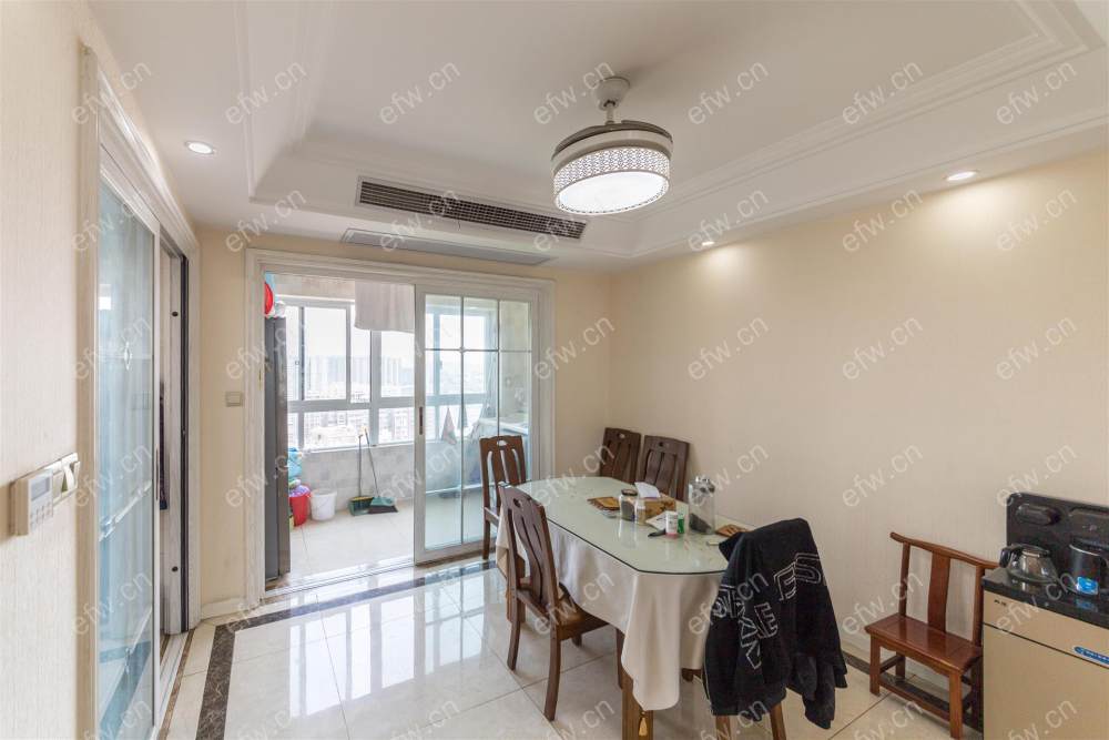 village 经典room房 东边户 全明 精装修！