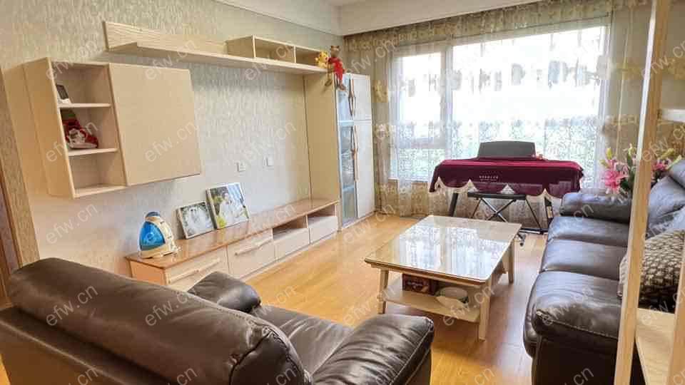 一期 精装自住装修  房东 诚心出售 看房方便