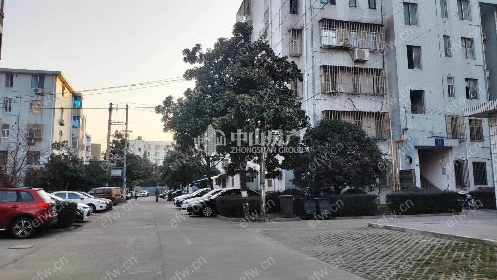 房东自己装修看中可以聊