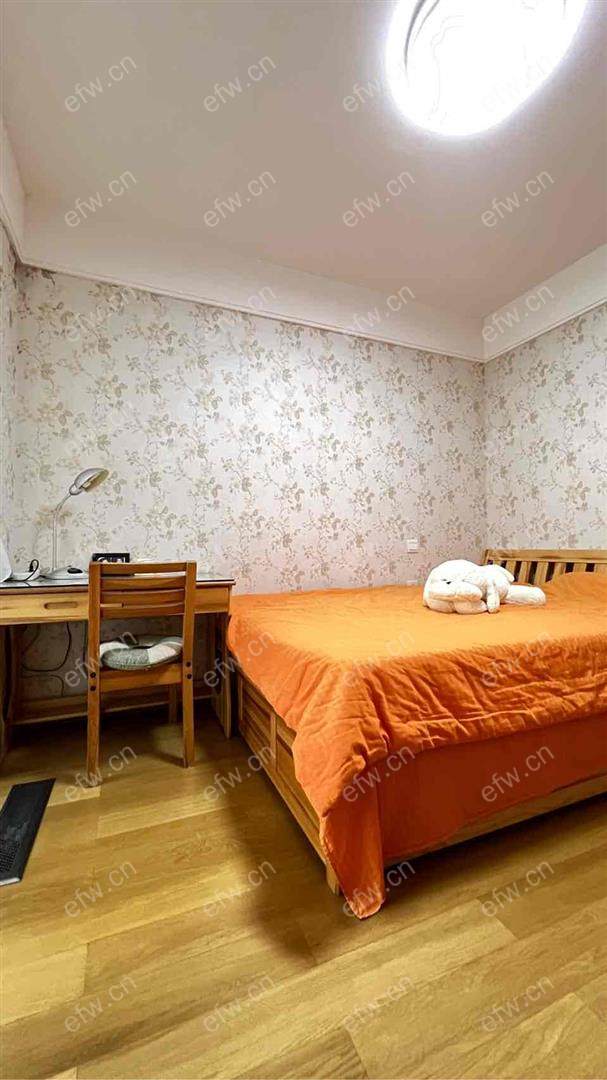 一期 精装自住装修  房东 诚心出售 看房方便