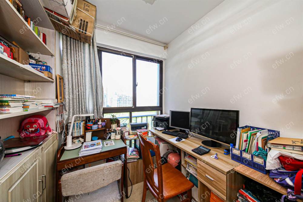village  精装room房 近地铁口  房东诚售